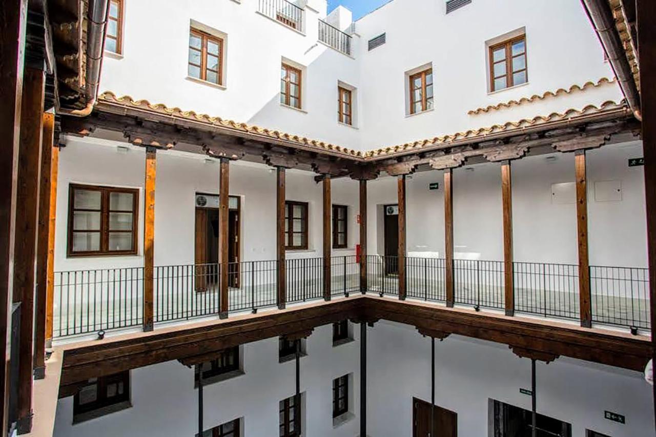 Palacio Del Siglo XVII Frente A Los Jardines De Murillo Sevilla Bagian luar foto