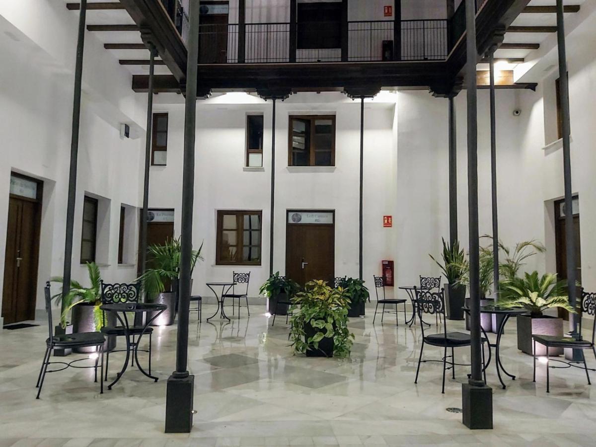 Palacio Del Siglo XVII Frente A Los Jardines De Murillo Sevilla Bagian luar foto